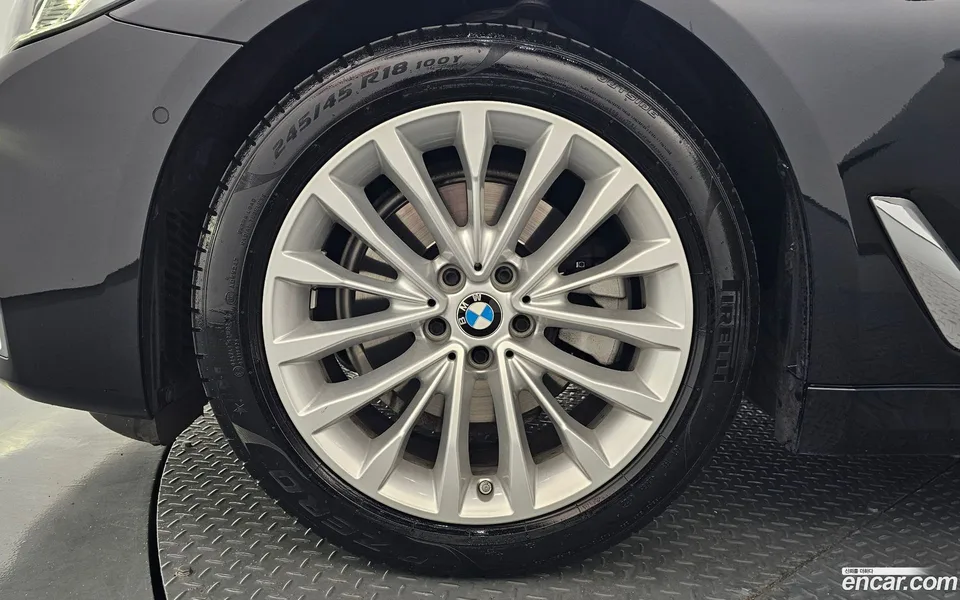 BMW 5 Series 520i 2023 — миниатюра 5