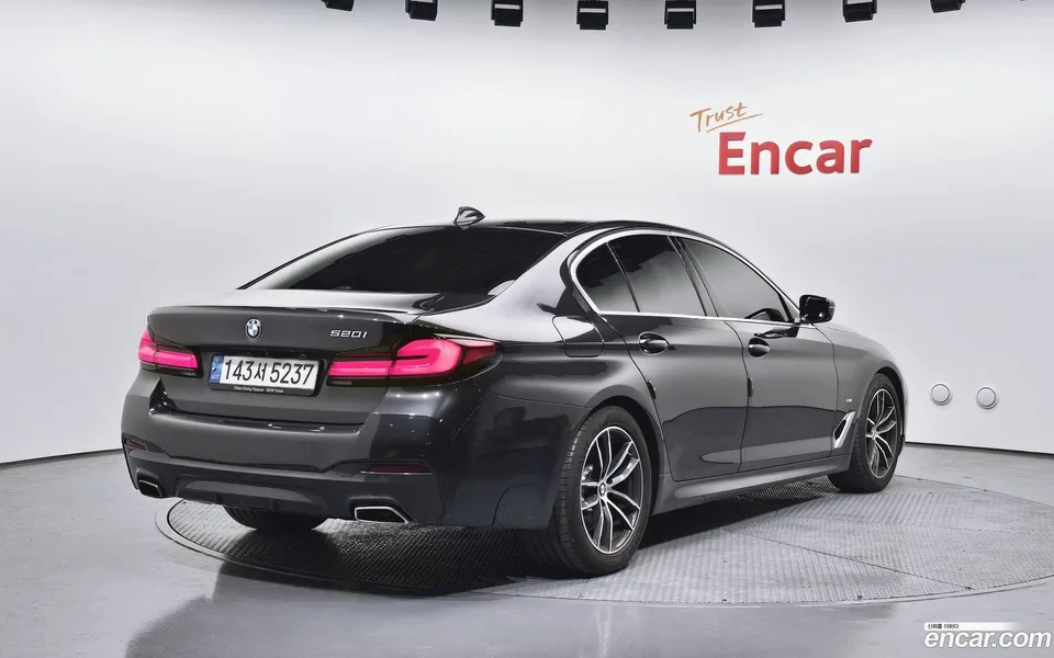 BMW 5 Series 520i M 2022 — миниатюра 2
