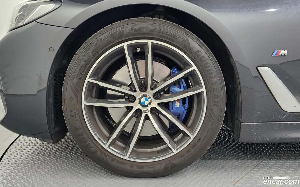 BMW 5 Series 520i M 2022 — миниатюра 5