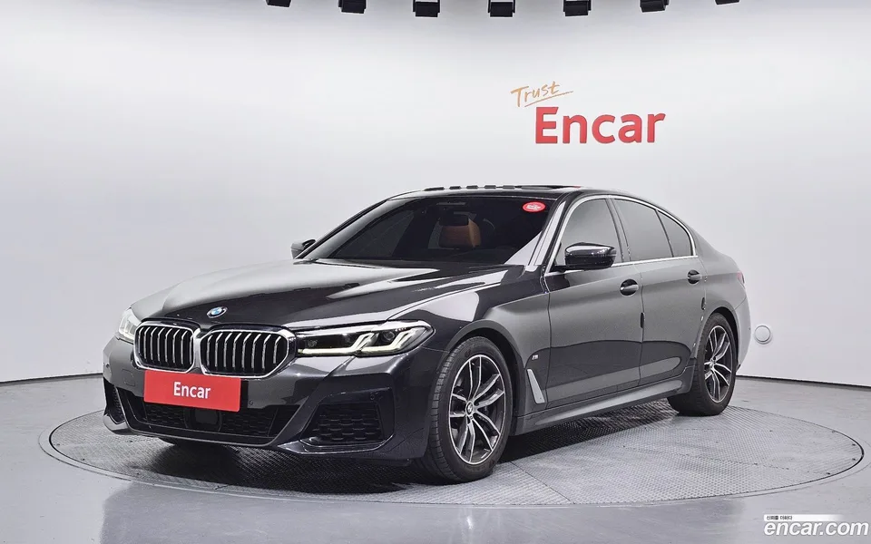 BMW 5 Series 520i M 2022 — фото 1, купить с доставкой в Москву