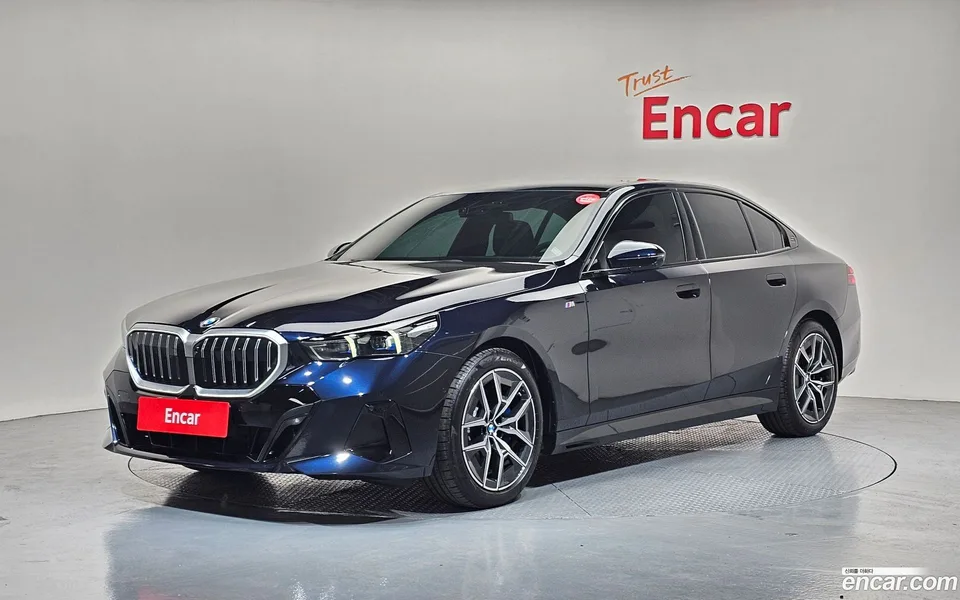 BMW 5 Series 520i M 2025 — фото 1, купить с доставкой в Москву