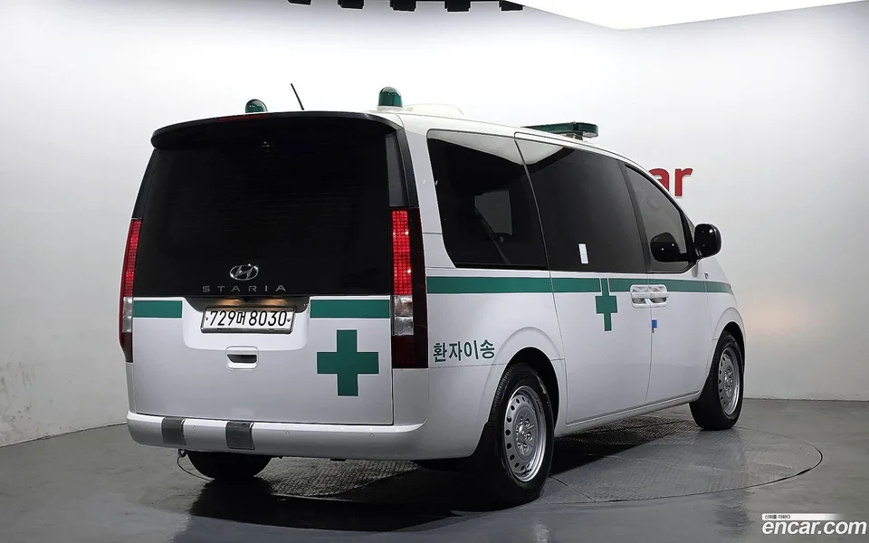 Hyundai Staria 2024 — миниатюра 2