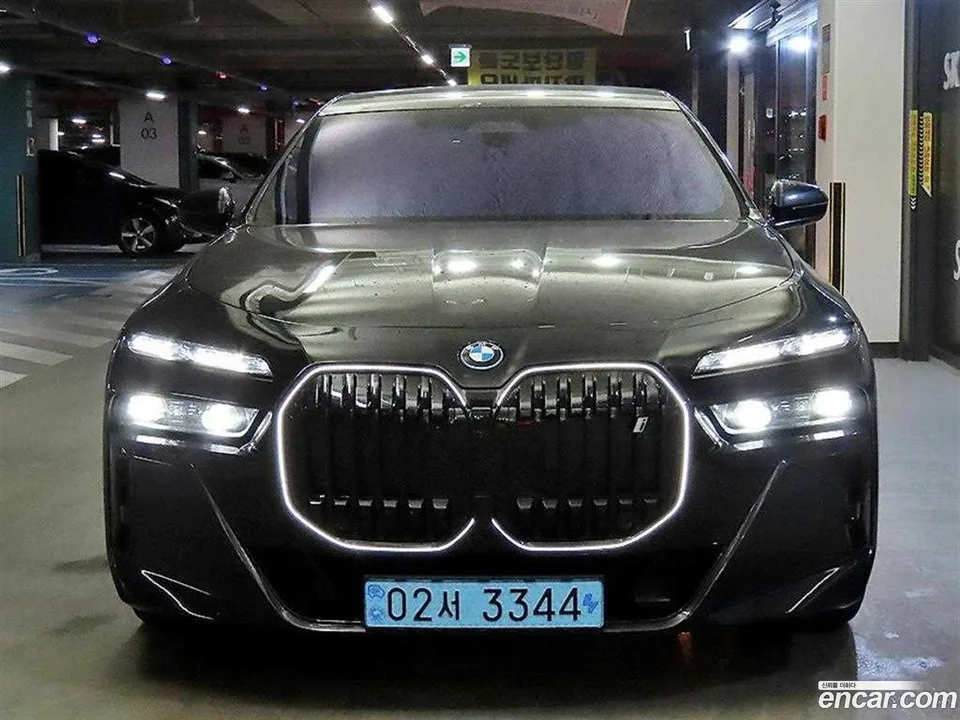 BMW i7 eDrive 50 M 2025 — миниатюра 2