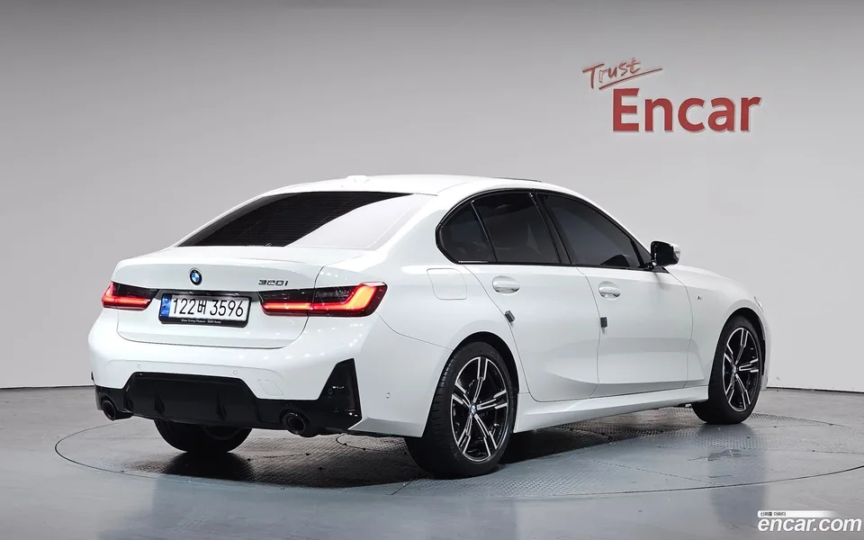 BMW 3 Series 320i M 2023 — миниатюра 2
