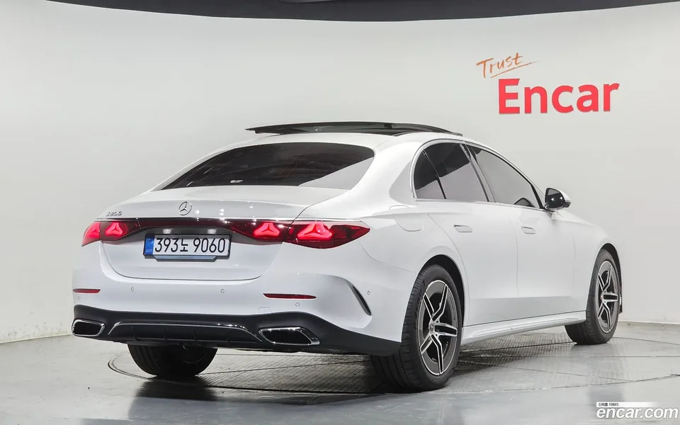 Mercedes-Benz E-Class E200 AMG Line 2026 — миниатюра 2