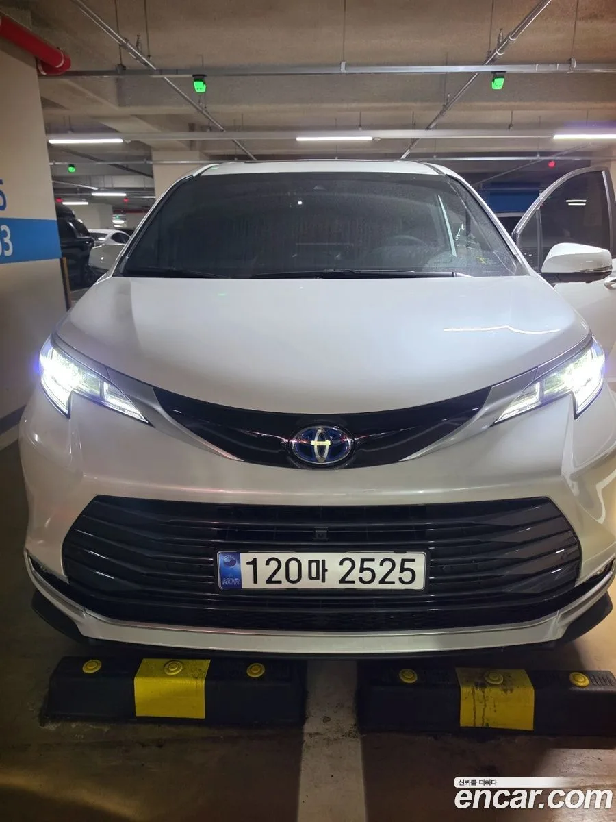 Toyota Sienna 2.5 AWD 2025 — миниатюра 2
