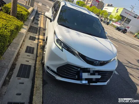 Toyota Sienna 2025 купить в Москве