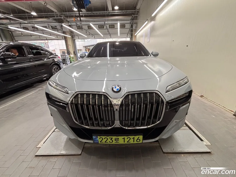 BMW 7 Series 740i xDrive M 2025 — фото 1, купить с доставкой в Москву