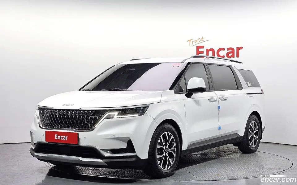 Kia Carnival 11 2023 — фото 1, купить с доставкой в Москву