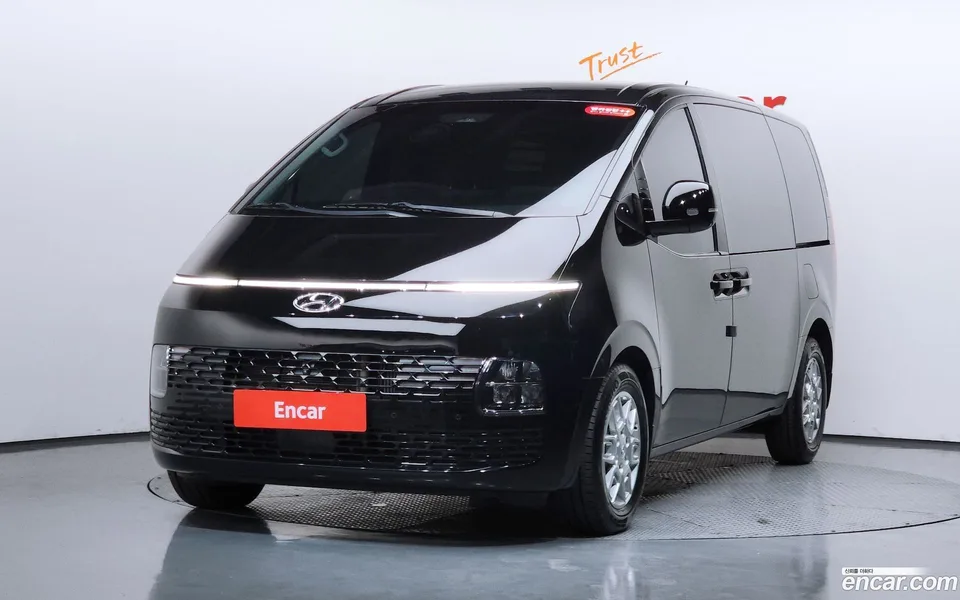 Hyundai Staria 3 2022 — фото 1, купить с доставкой в Москву