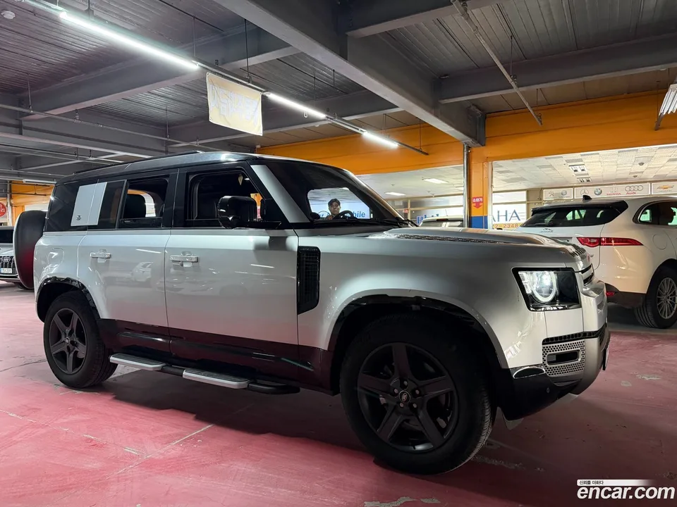 Land Rover Defender 110 P300 X- SE 2024 — миниатюра 3