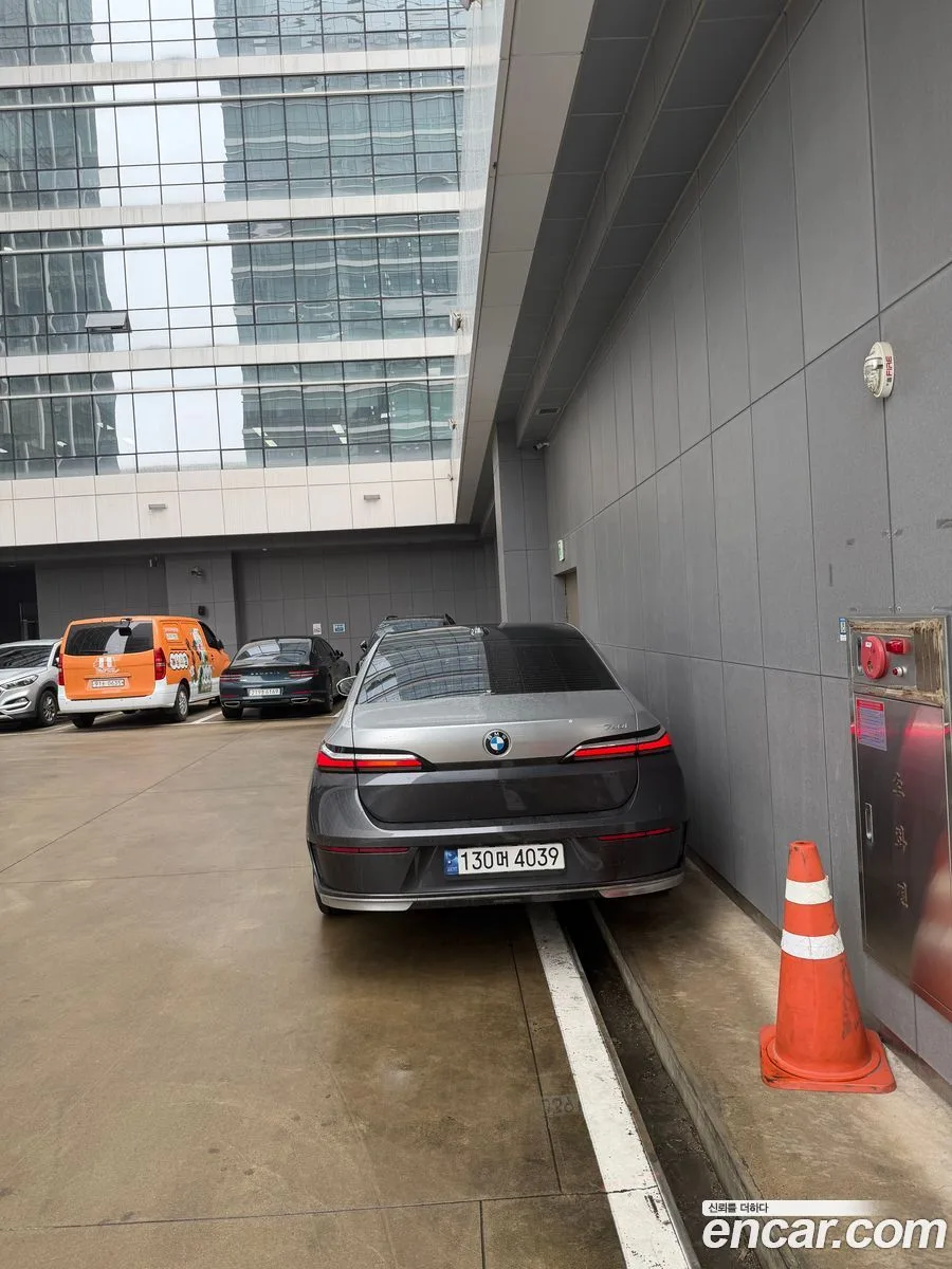 BMW 7 Series 740i sDrive 2023 — миниатюра 4