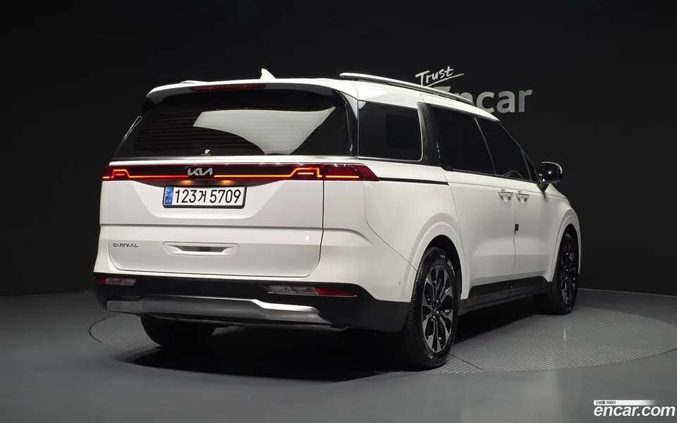 Kia Carnival 9 2023 — миниатюра 2