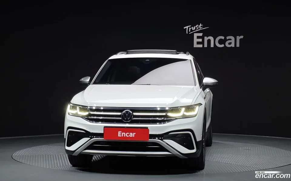 Volkswagen Tiguan Allspace 2.0 TSI 2023 — миниатюра 3