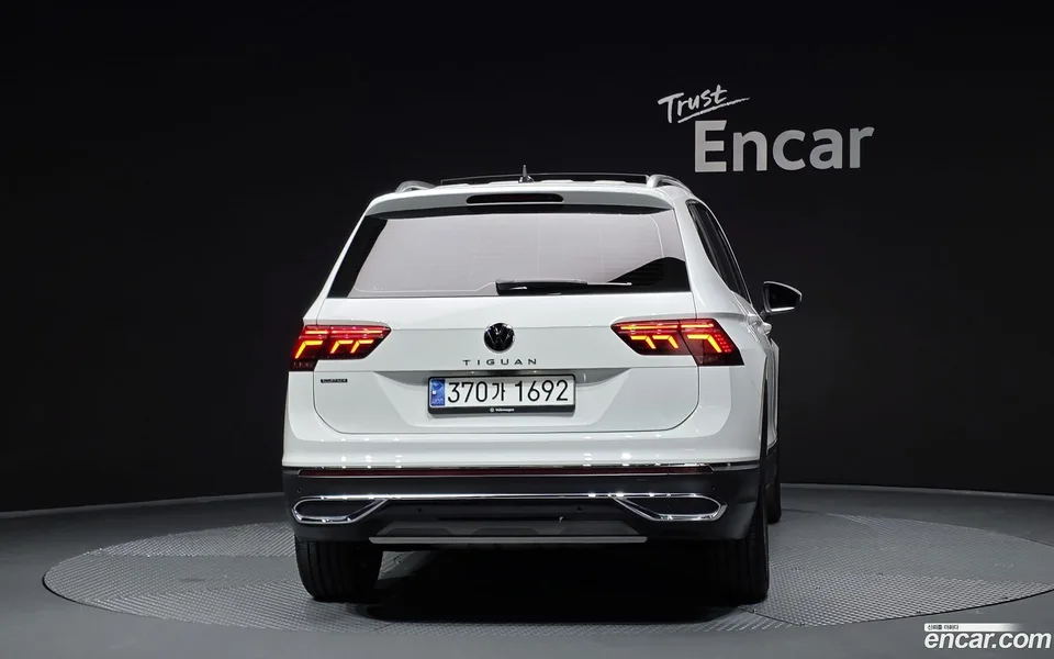 Volkswagen Tiguan Allspace 2.0 TSI 2023 — миниатюра 4