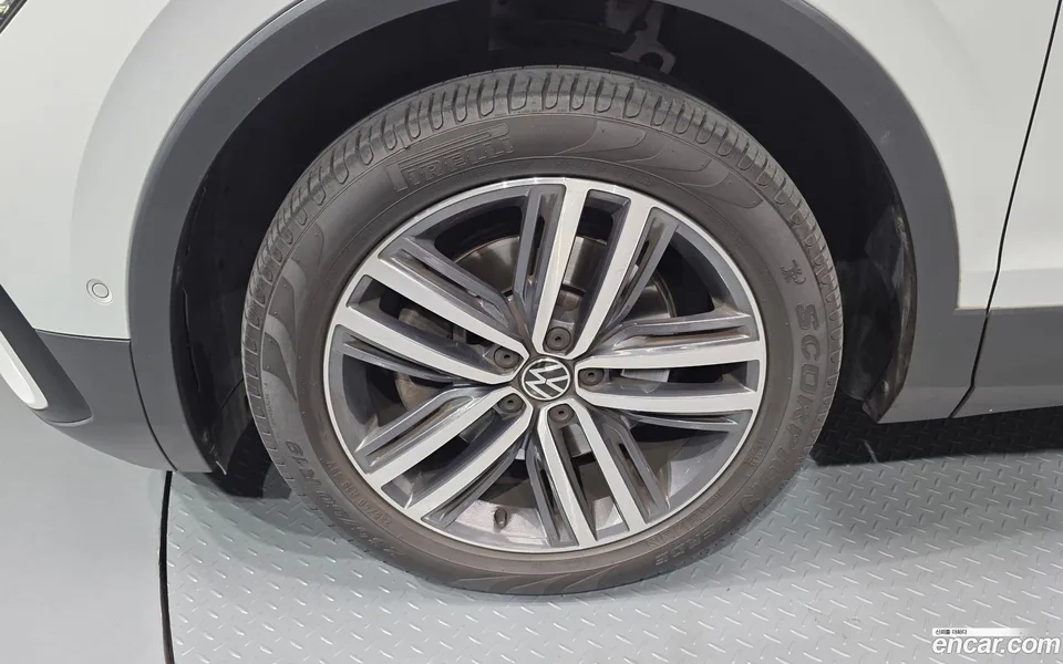 Volkswagen Tiguan Allspace 2.0 TSI 2023 — миниатюра 5