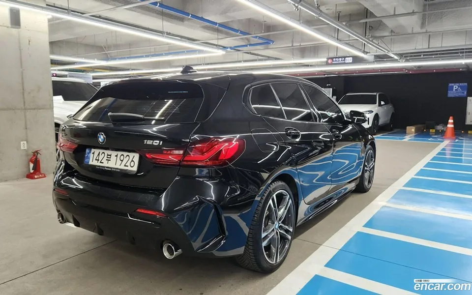 BMW 1 Series 120i M 2024 — миниатюра 2