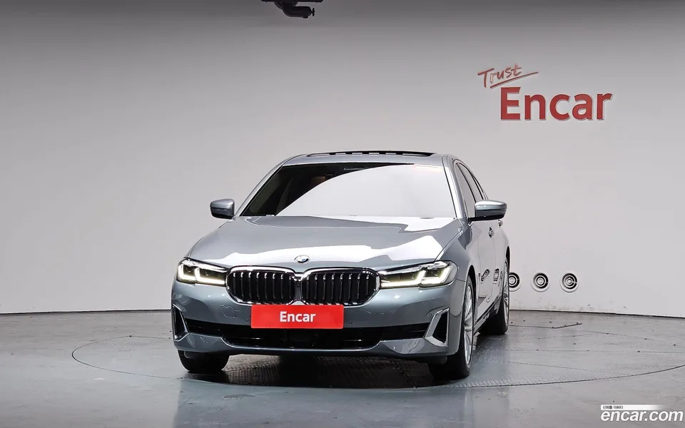 BMW 5 Series 520i 2023 — миниатюра 3