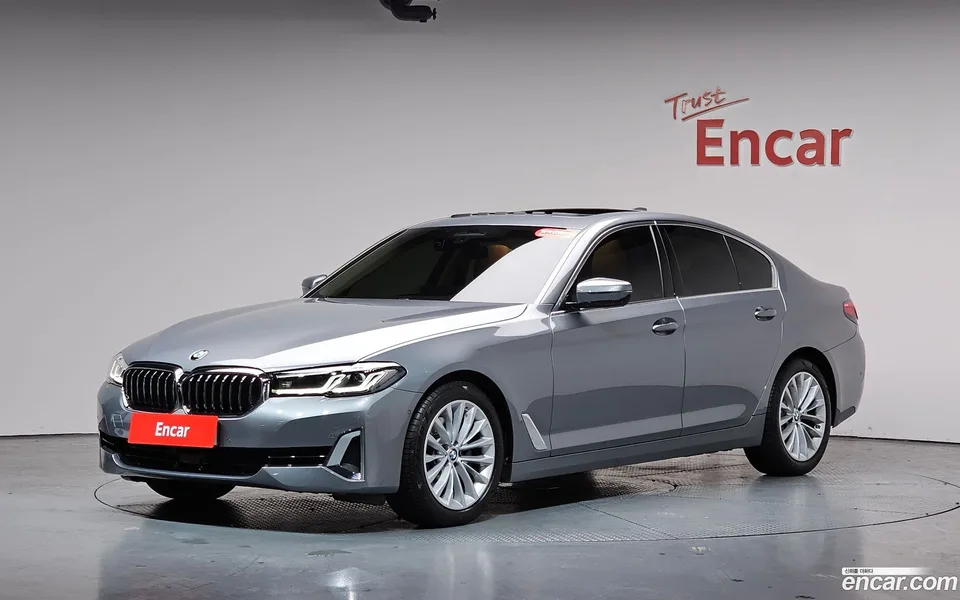 BMW 5 Series 520i 2023 — фото 1, купить с доставкой в Москву