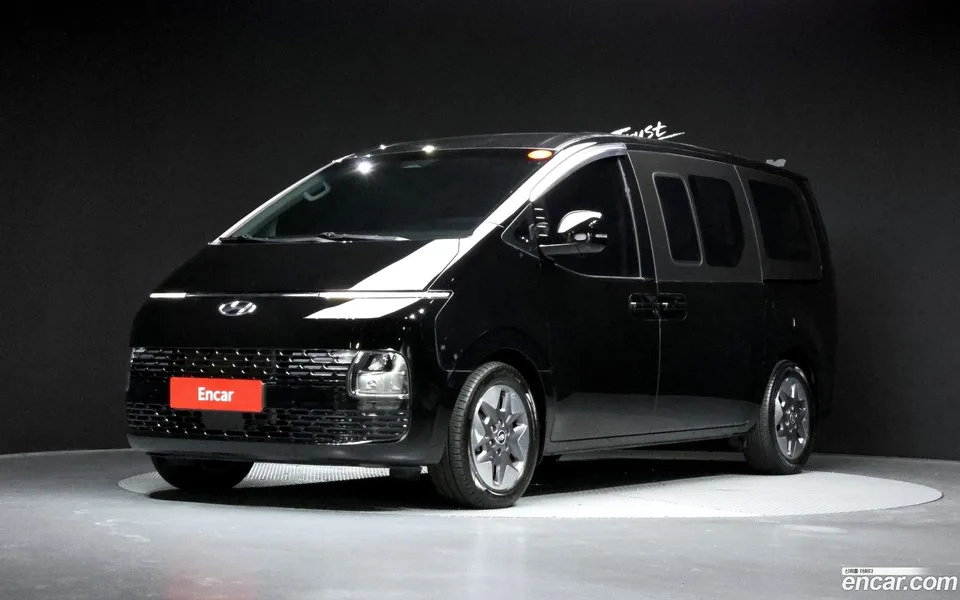 Hyundai Staria 4WD 11 2023 — фото 1, купить с доставкой в Москву