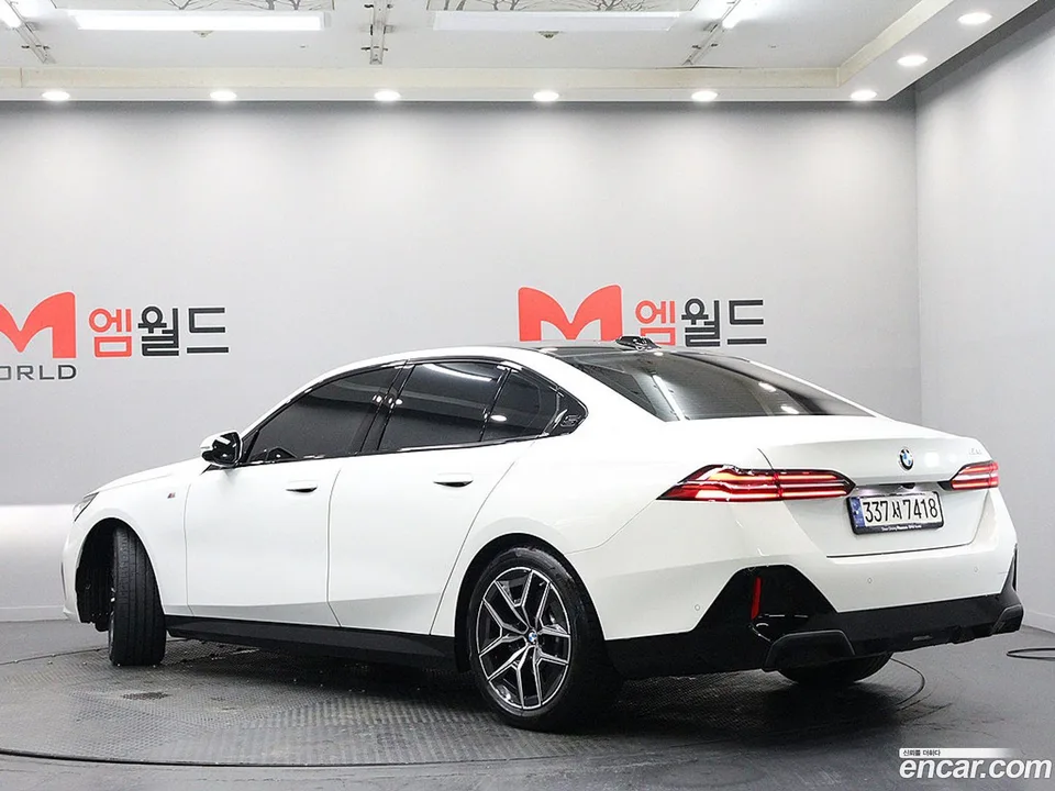 BMW 5 Series 520i M 2023 — миниатюра 4