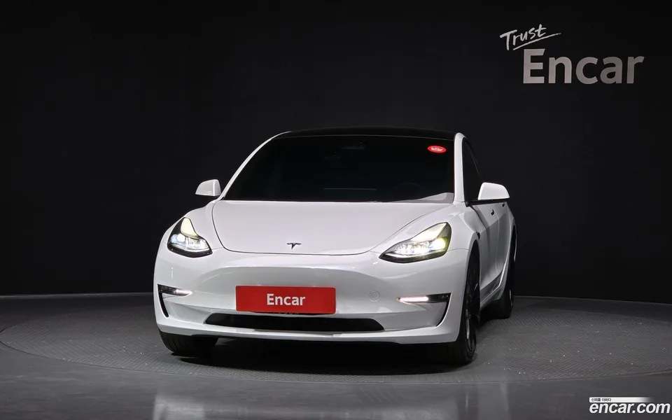 Tesla Model 3 AWD 2022 — миниатюра 3
