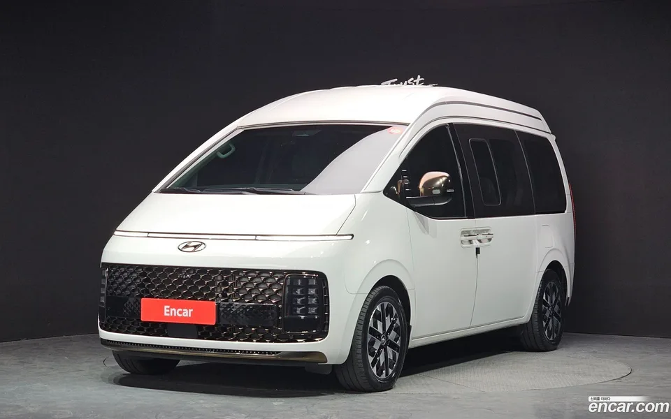 Hyundai Staria 4WD 9 2023 — фото 1, купить с доставкой в Москву