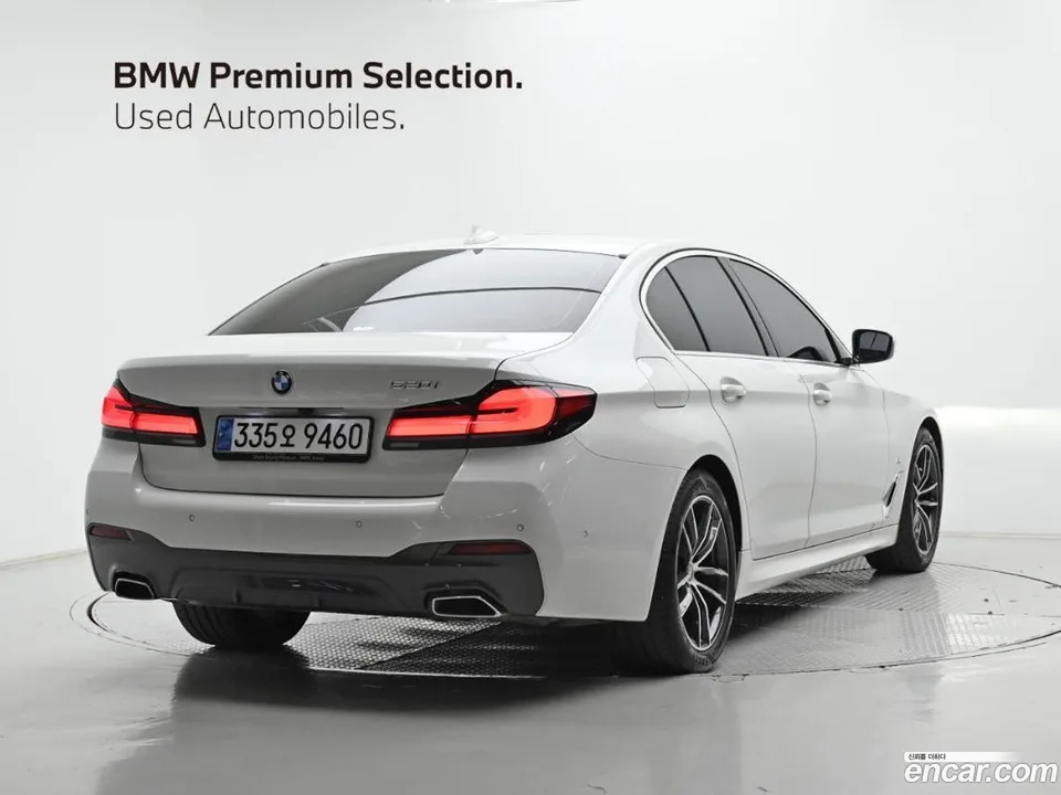 BMW 5 Series 520i M 2023 — миниатюра 2