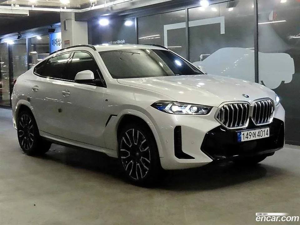 BMW X6 xDrive40i M 2023 — фото 1, купить с доставкой в Москву