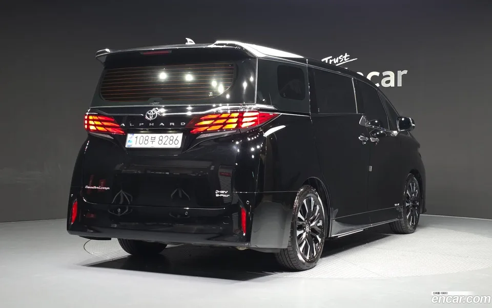 Toyota Alphard 2.5 HEV AWD 2024 — миниатюра 2