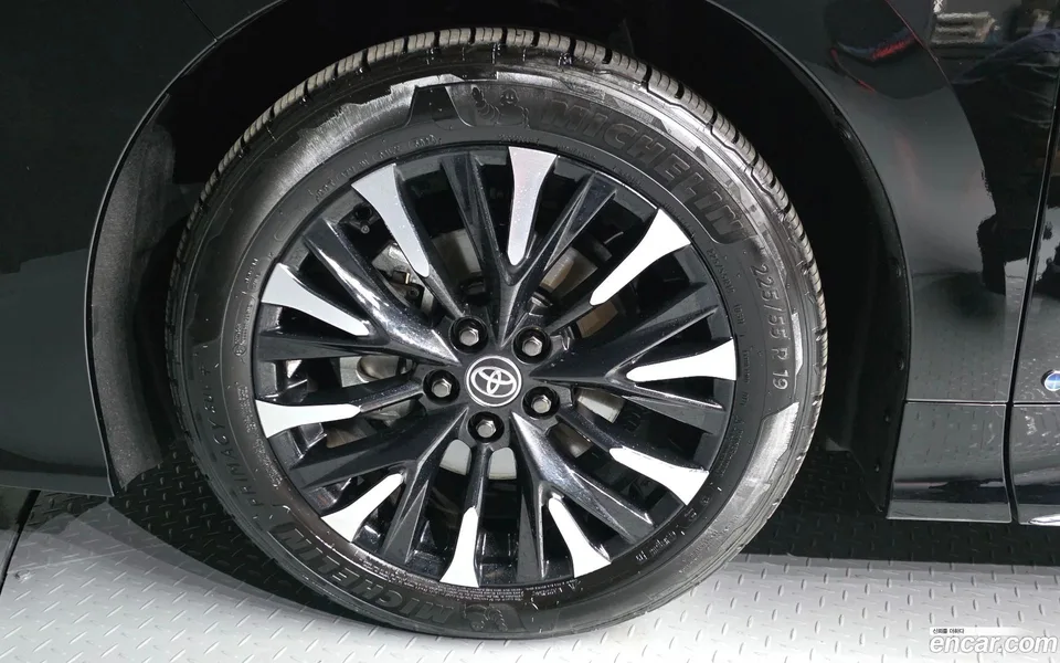 Toyota Alphard 2.5 HEV AWD 2024 — миниатюра 5