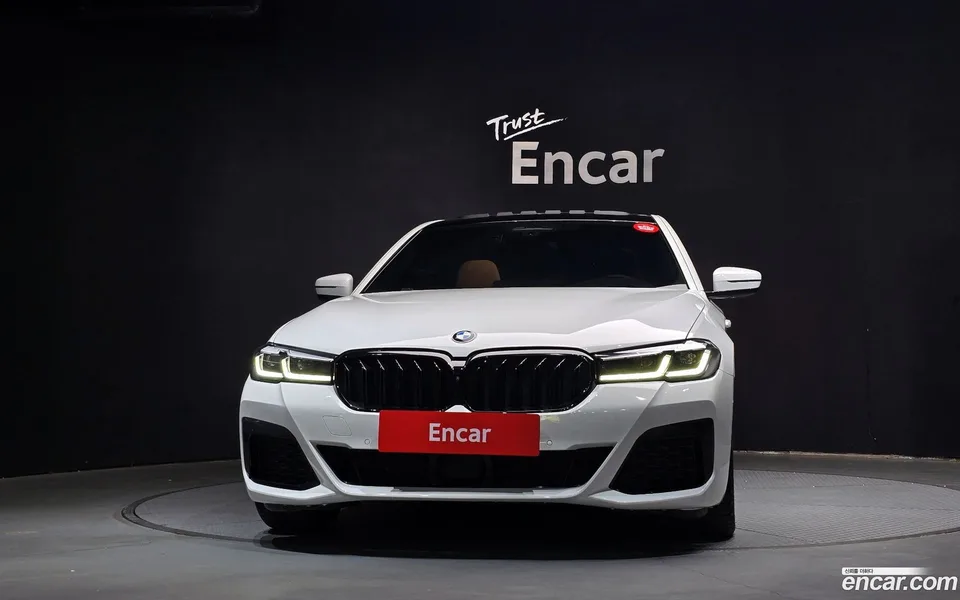 BMW 5 Series 520i M 2023 — миниатюра 3