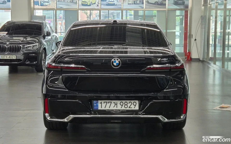 BMW 7 Series 740i xDrive M 2024 — миниатюра 3