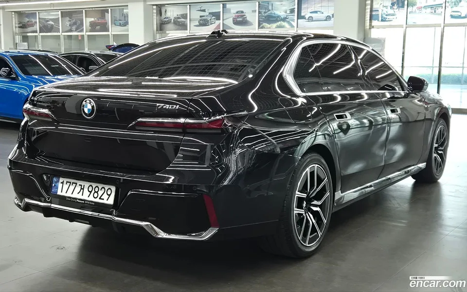 BMW 7 Series 740i xDrive M 2024 — миниатюра 4