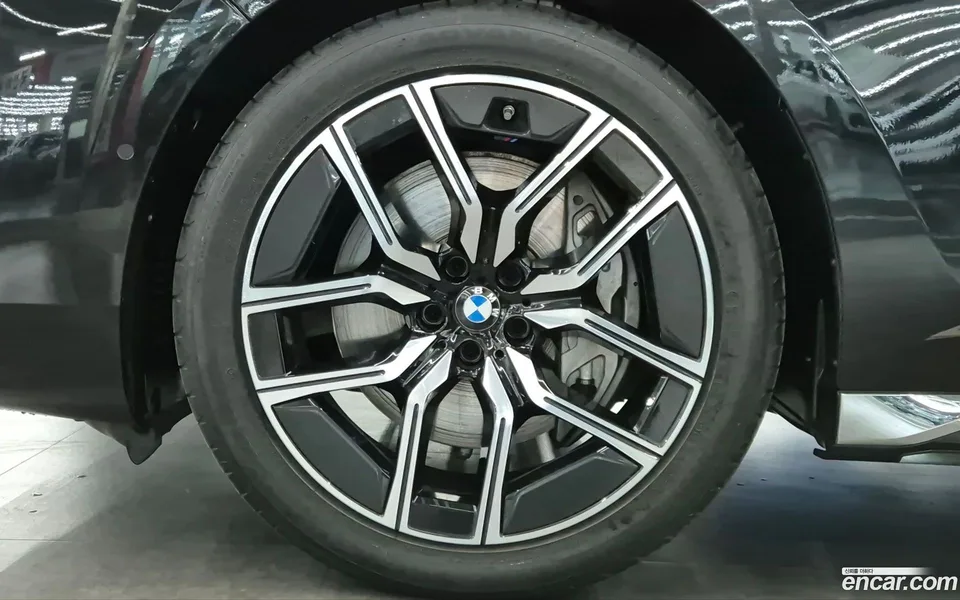 BMW 7 Series 740i xDrive M 2024 — миниатюра 5