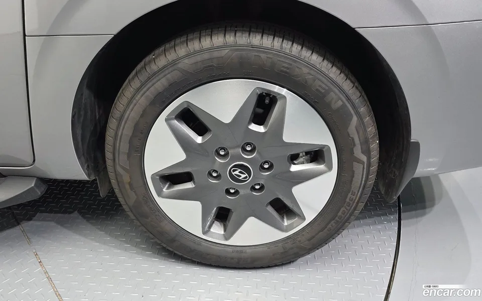 Hyundai Staria 9 2025 — миниатюра 5