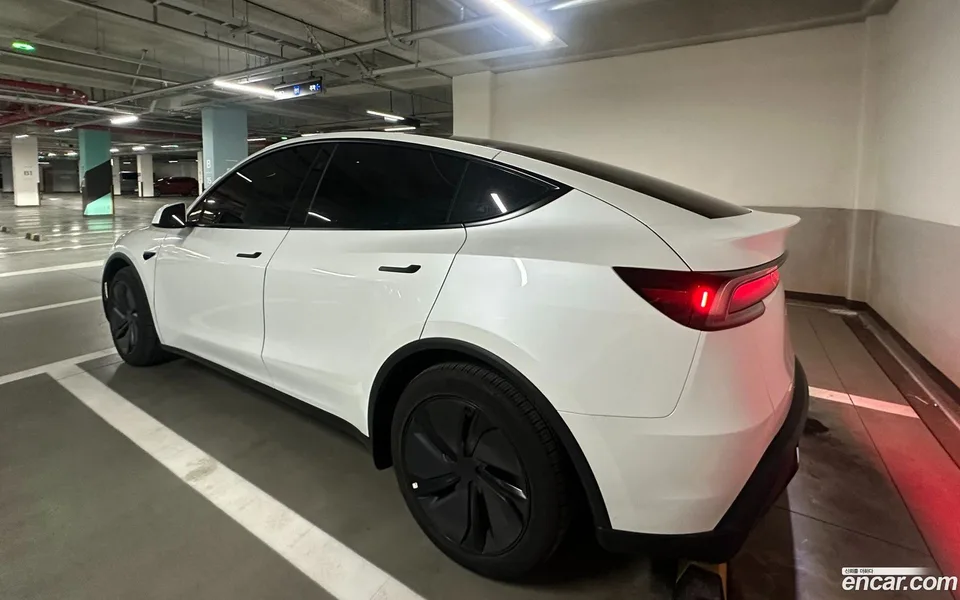 Tesla Model Y RWD 2025 — миниатюра 4