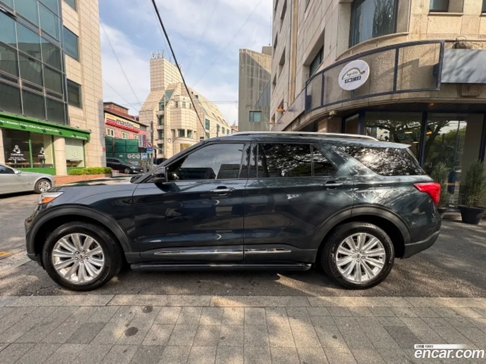 Ford Explorer 2.3 4WD 2022 — миниатюра 2
