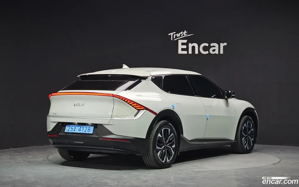 Kia EV6 2022 — миниатюра 2