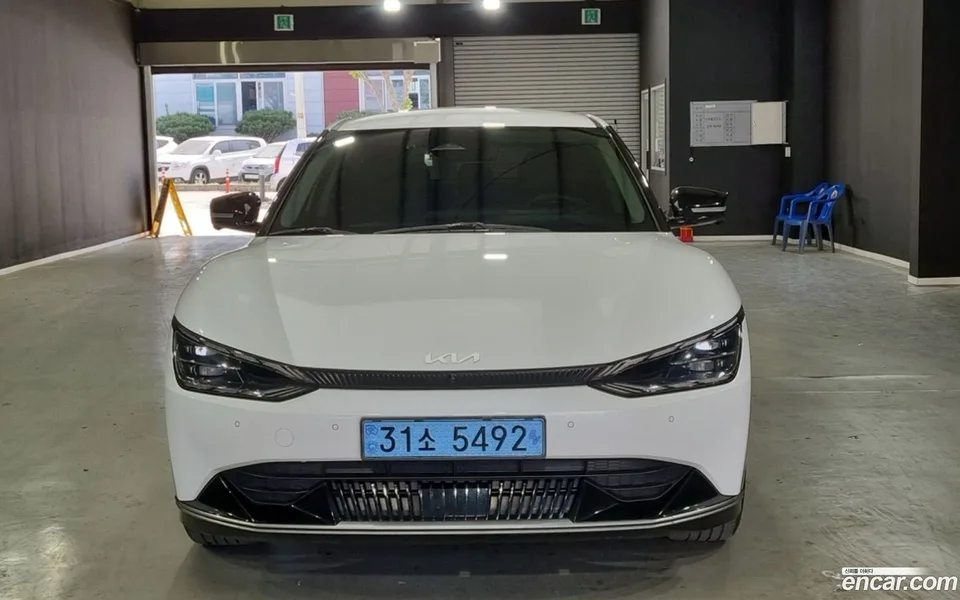 Kia EV6 2023 — миниатюра 3