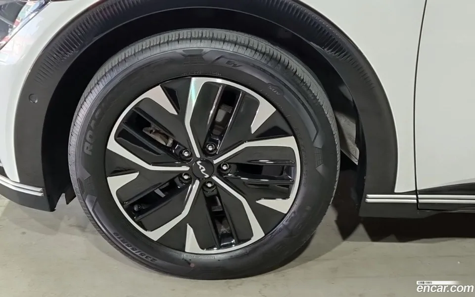Kia EV6 2023 — миниатюра 4