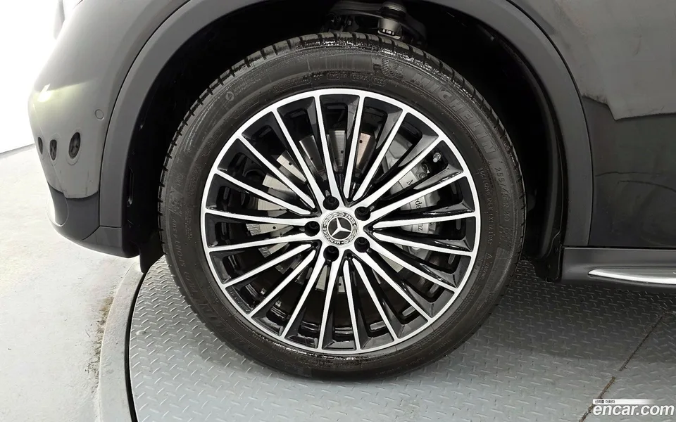 Mercedes-Benz GLC-Class GLC300 4MATIC AMG Line 2025 — миниатюра 5
