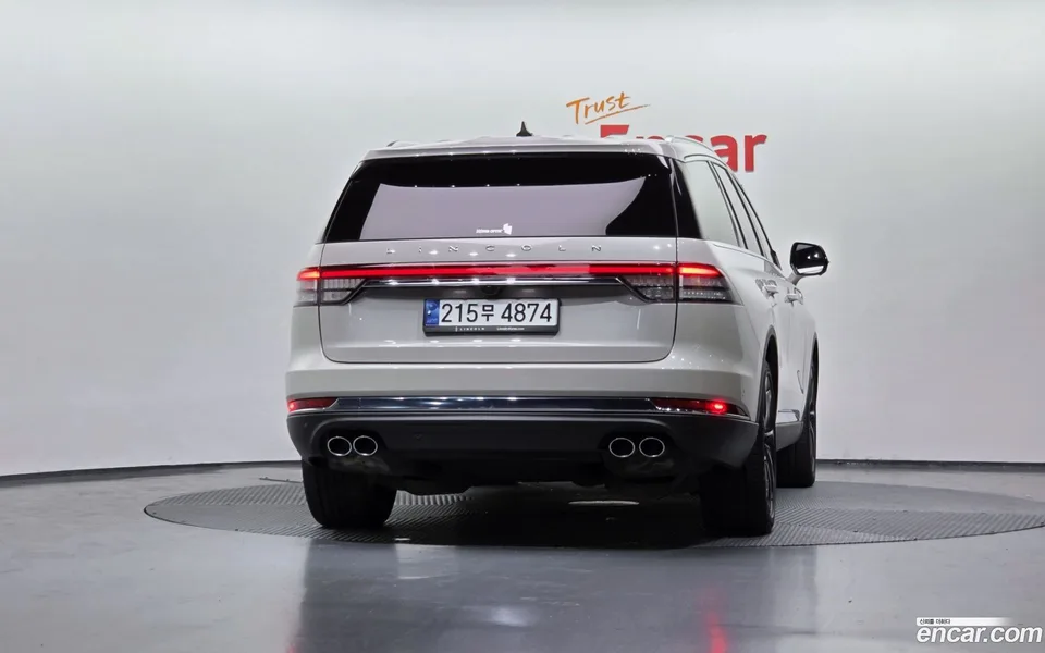 Lincoln Aviator 3.0 AWD 2023 — миниатюра 4
