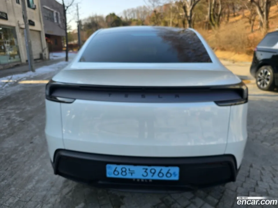 Tesla Model Y RWD 2025 — миниатюра 4