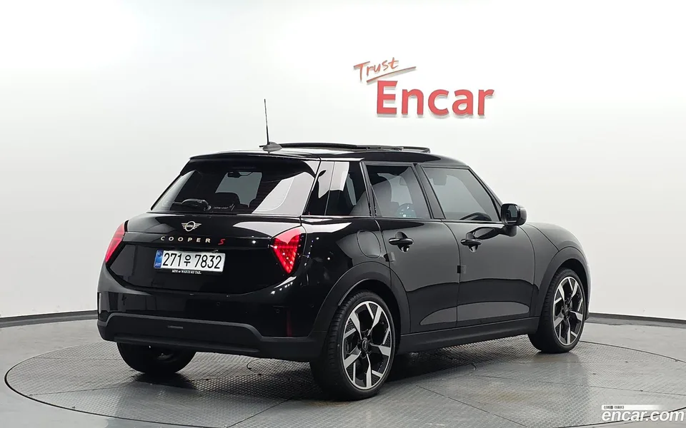 MINI Cooper S 5 2026 — миниатюра 2