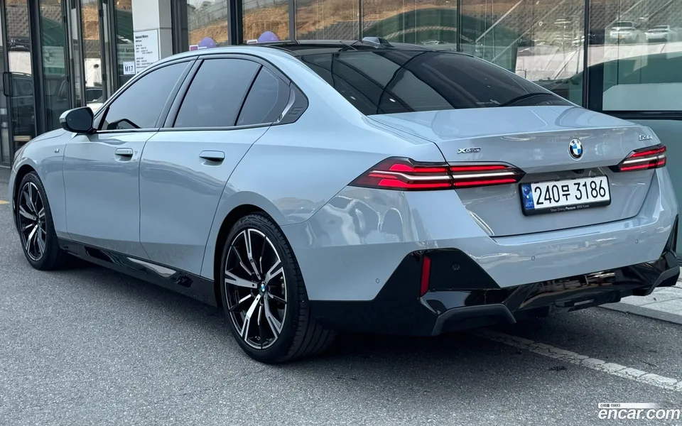 BMW 5 Series 530i xDrive M 2024 — миниатюра 2
