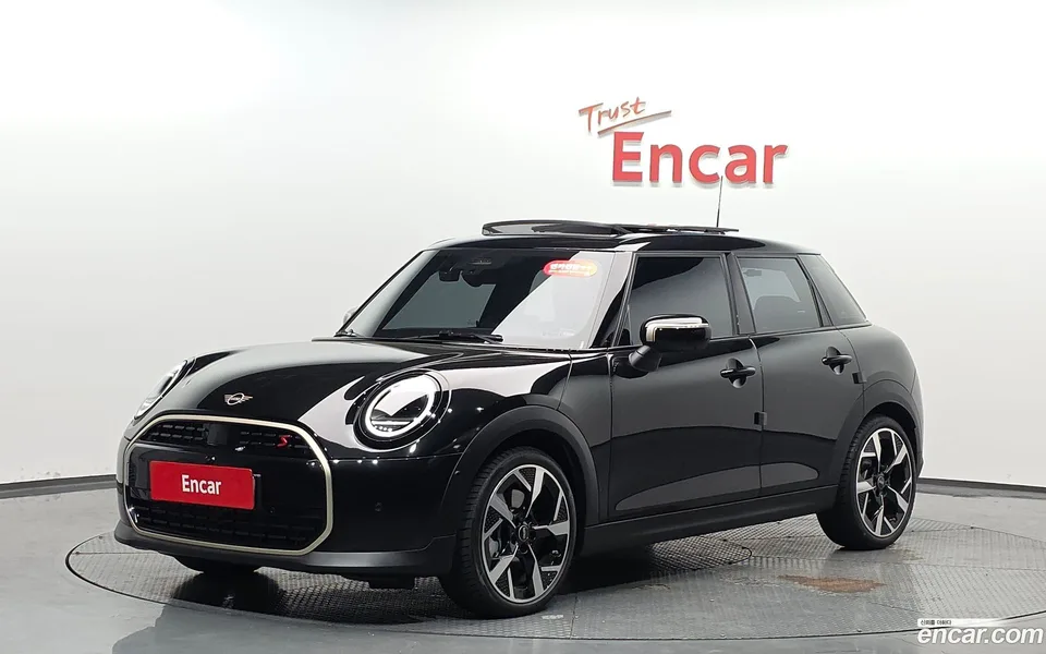 MINI Cooper S 5 2026 — фото 1, купить с доставкой в Москву