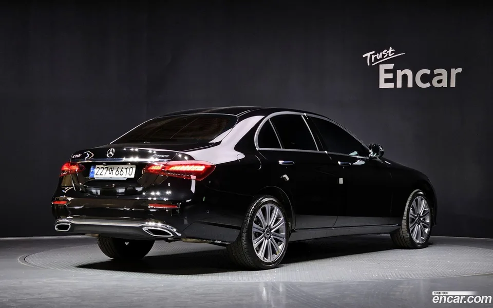 Mercedes-Benz E-Class E350 4MATIC 2023 — миниатюра 2