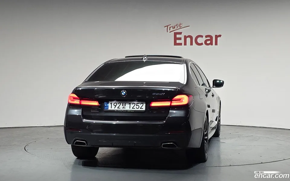BMW 5 Series 520i M 2023 — миниатюра 4
