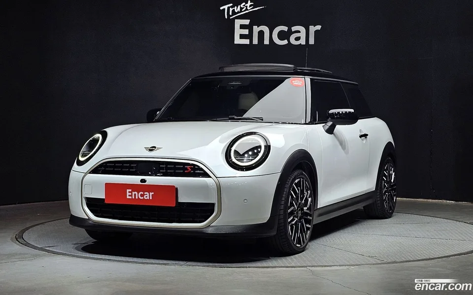 MINI Cooper S 2024 — фото 1, купить с доставкой в Москву